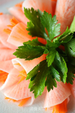 年饭桌上的花样素菜   如意珊瑚卷的做法步骤：6