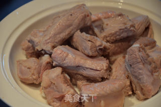 糖醋排骨的做法步骤：2