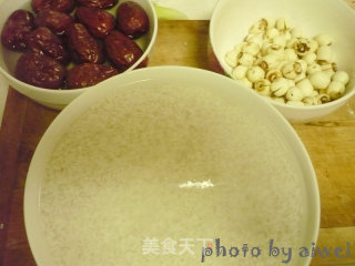 红袍莲子的做法步骤：1