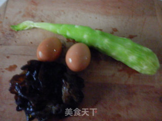 鸡蛋炒青笋的做法步骤：1