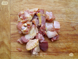 鸡肉炖土豆的做法步骤：1