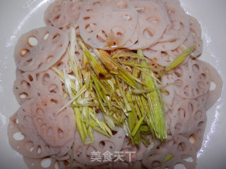 凉拌莲菜的做法步骤：5