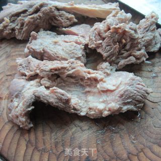 牛肉炖萝卜的做法步骤：1