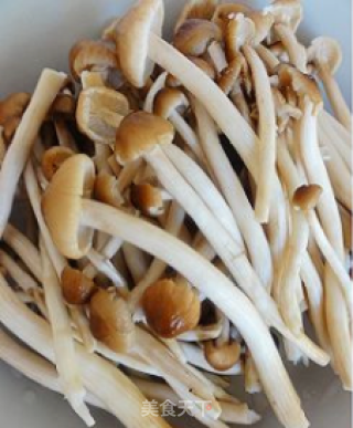 蚝油牛柳茶树菇的做法步骤：1