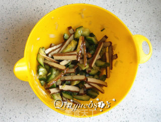 黄瓜拌豆干的做法步骤：4