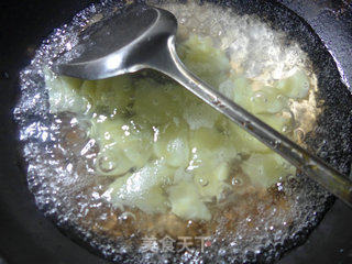 土豆炒白菜的做法步骤：2