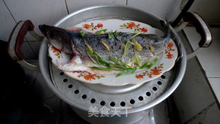 葱油鲈鱼的做法步骤：7