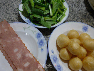 培根油面筋炒油菜蕻的做法步骤：1