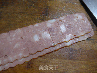 培根油面筋炒油菜蕻的做法步骤：2
