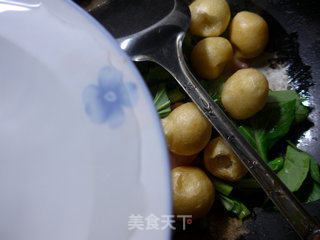 培根油面筋炒油菜蕻的做法步骤：5