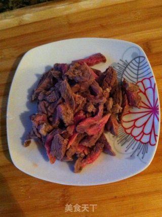 牛肉扁芹菜的做法步骤：1