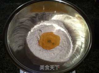 枣泥酱荷花酥的做法步骤：1