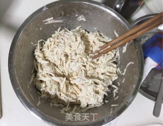 香煎芋丝饼的做法步骤：1