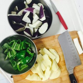 配饭好菜-地三鲜的做法步骤：2
