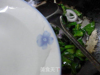 洋葱炒油菜蕻的做法步骤：4