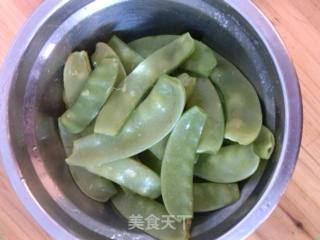 炒荷兰豆的做法步骤：1