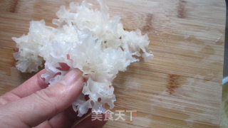 虾丸银耳汤——明丽亮眼的鲜味的做法步骤：2