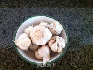 腌腊八蒜的做法步骤：1