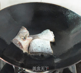 鲈鱼豆腐煲的做法步骤：3