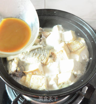 鲈鱼豆腐煲的做法步骤：8