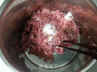 韭菜猪肉春卷的做法步骤：3