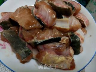 糖醋中华鲟的做法步骤：1