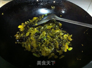 雪里蕻炒黑豆的做法步骤：7