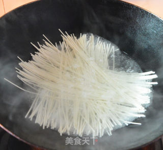 生菜肉片挂面的做法步骤：3