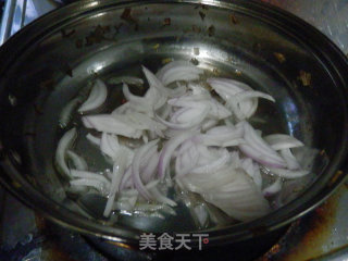 腊肉炒洋葱的做法步骤：4