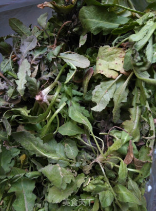 荠菜香干的做法步骤：1