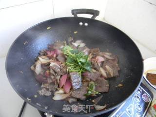 孜然洋葱炒牛肉的做法步骤：8