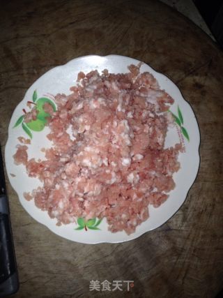 初级简单猪肉萝卜饺子的做法步骤：1