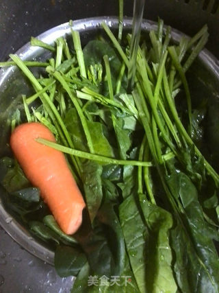 菠菜拌鸡蛋的做法步骤：1