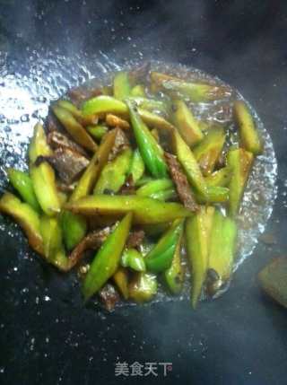 豆鼓鲮鱼炒苦瓜的做法步骤：15