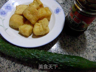 豆豉青瓜炒油豆腐的做法步骤：1