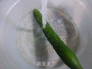 豆豉青瓜炒油豆腐的做法步骤：2