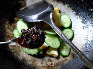 豆豉青瓜炒油豆腐的做法步骤：9