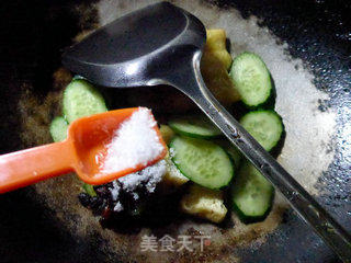 豆豉青瓜炒油豆腐的做法步骤：11