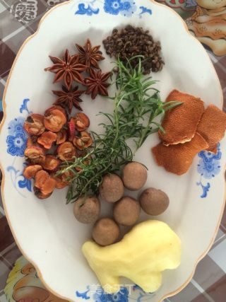 迷迭香炖肘子的做法步骤：3