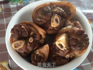 迷迭香炖肘子的做法步骤：4