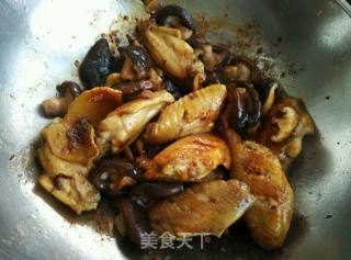 红烧香菇鸡翅的做法步骤：4