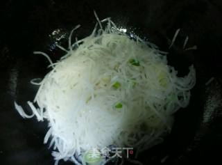 酸萝卜炒粉的做法步骤：3