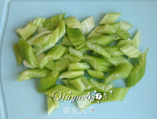 凉拌芹菜花生米的做法步骤：4