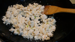 豆腐渣炒芹菜叶的做法步骤：4