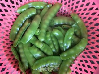 腊肉炒荷兰豆的做法步骤：3