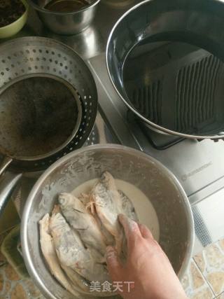 香炸小黄花鱼的做法步骤：5