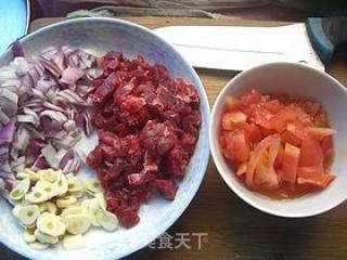 茄汁牛肉意面的做法步骤：2