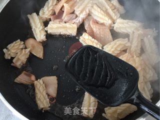 洋葱炒鱿鱼卷的做法步骤：7