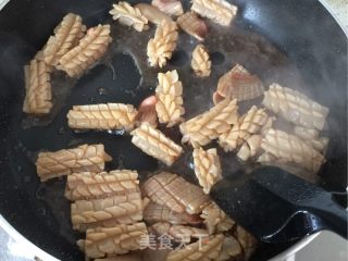 洋葱炒鱿鱼卷的做法步骤：8