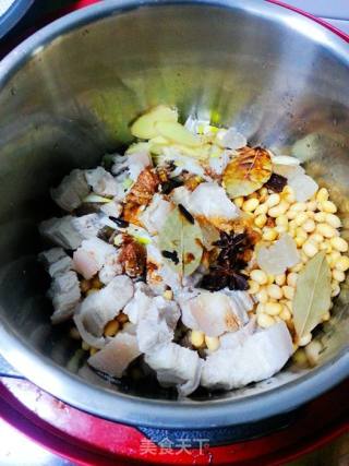 黄豆红烧肉的做法步骤：4